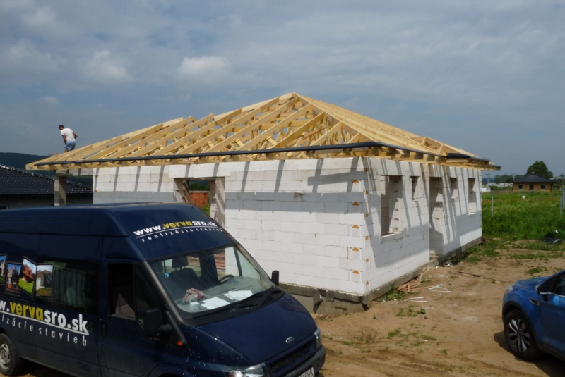 Projekty / Rodinný dom - hrubá stavba, Rozhanovce, 2012