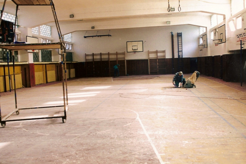 Opravy interiérov, striech a fasád 25 škôl, Košice 2003-2005