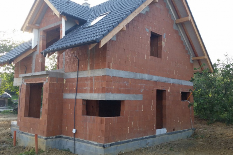 Realizácie / Rodinný dom - hrubá stavba, Pereš, 2015