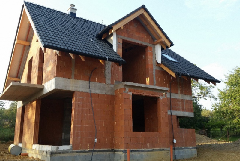 Realizácie / Rodinný dom - hrubá stavba, Pereš, 2015