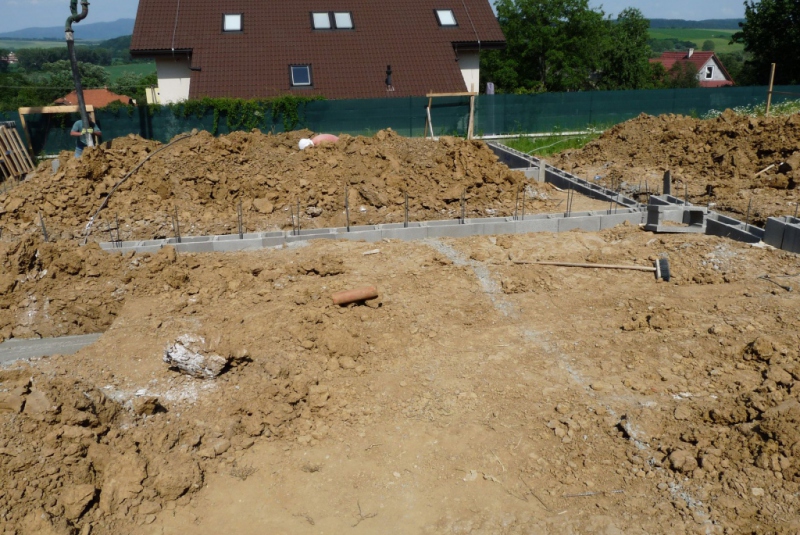 Projekty / Rodinný dom Bungalov - hrubá stavba, Beniakovce, 2012