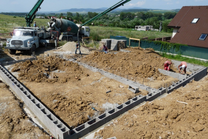 Projekty / Rodinný dom Bungalov - hrubá stavba, Beniakovce, 2012