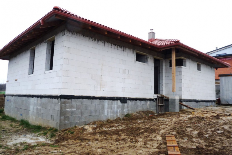 Projekty / Rodinný dom Bungalov - hrubá stavba, Beniakovce, 2012