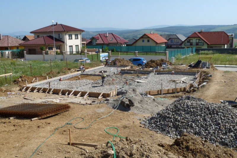 Projekty / Rodinný dom, Bungalov - hrubá stavba, Krásna Na Hore 