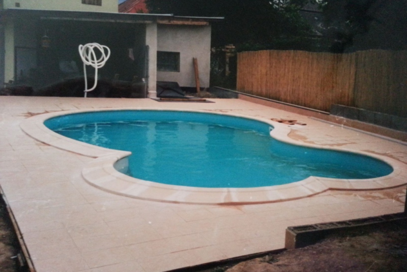 Projekty / Montáž bazéna, Košice, 2002