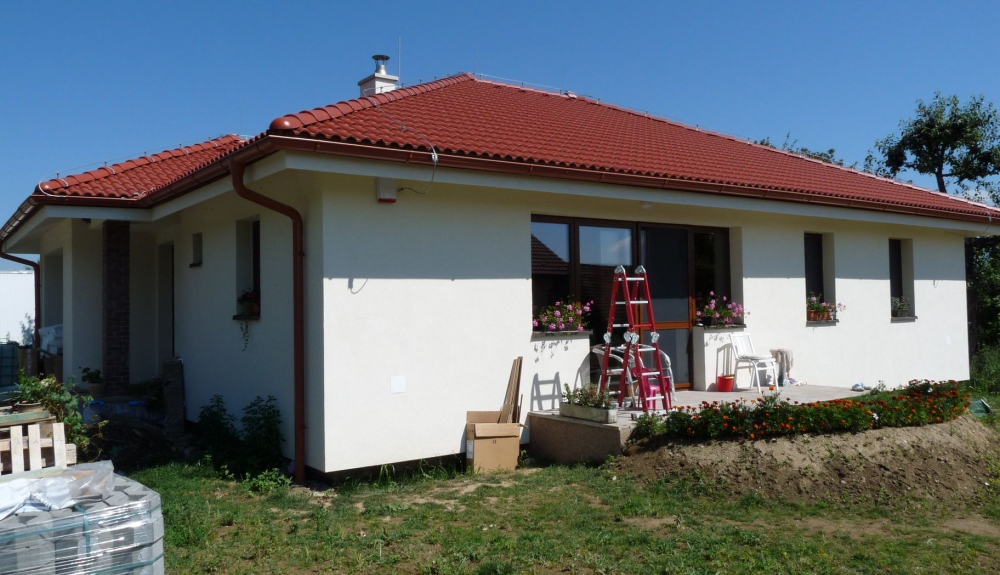 96 - Rodinný dom, Bungalov - hrubá stavba, holodom, dokončovacie práce, projekt, Bretejovce, 2013