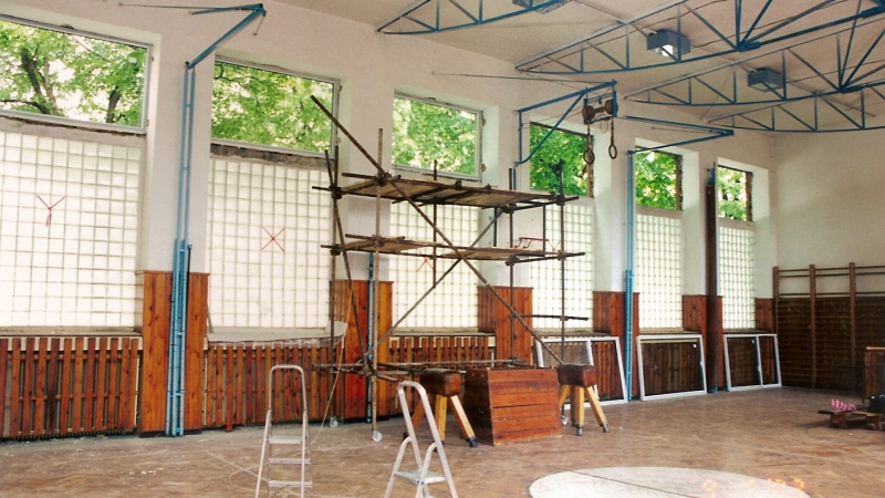 22-46 - Opravy interiérov, striech a fasád 25 škôl, Košice 2003-2005